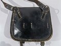 Werkzeugtasche für Pioniere der Wehrmacht. Leder angetrocknet, guter Gesamtzustand. Selten mit lesbarem Inhaltsverzeichniss