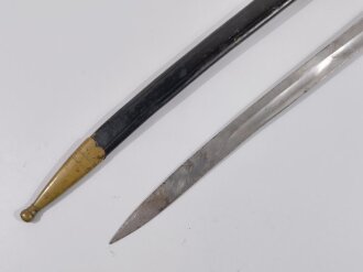 Faschinenmesser Bayern Modell 1830,  komplett mit Scheide und Koppelschuh, die Parierstange mit Kammerstück mit Regimentsstempel. Sogenannter Jägersäbel , geätzte Klinge mit Treuespruch, Parierstange bauchig ausgeformt, Scheide nicht geschrumpft