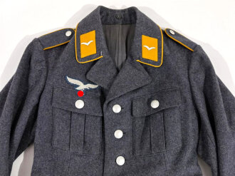 Luftwaffe, Waffenrock für Mannschaften fliegendes Personal. Originalvernähtes, frühes Kammerstück in beinahe neuwertigem Zustand