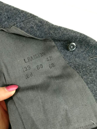 Luftwaffe, Waffenrock für Mannschaften fliegendes Personal. Originalvernähtes, frühes Kammerstück in beinahe neuwertigem Zustand