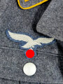 Luftwaffe, Waffenrock für Mannschaften fliegendes Personal. Originalvernähtes, frühes Kammerstück in beinahe neuwertigem Zustand