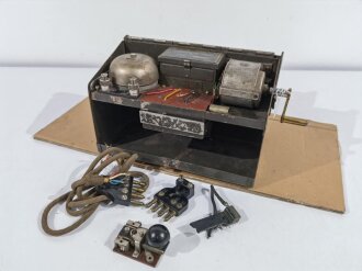 Italien nach 1945, weiterverwendetes Britisches "telephone Set D MK V". Funktion nicht geprüft