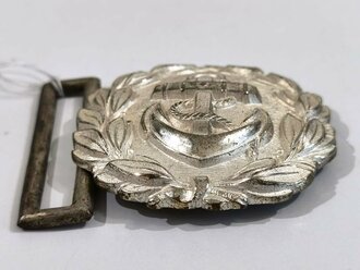 Kriegsmarine, Schloss für die Schärpe der Beamten. Schweres Buntmetallstück, versilbert, Höhe 59mm