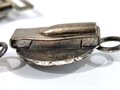 Kriegsmarine, Teile für das Dolchkoppel der Beamten. Jeweils Buntmetall, versilbert, Höhe 42mm