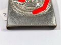 Koppelschloss für Angehörige der Hitler Jugend, Buntmetall vernickelt, getragenes Stück