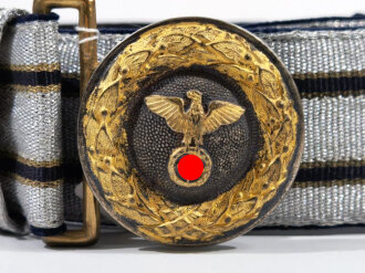 Paradefeldbinde für Angehörige des Diplomatischen Korps. Die Feldbinde selbst ist steif aber sonst in sehr gutem Zustand. Gesamtlänge 109cm