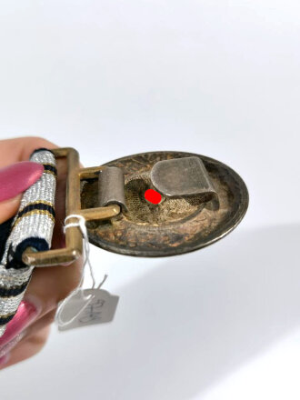 Paradefeldbinde für Angehörige des Diplomatischen Korps. Die Feldbinde selbst ist steif aber sonst in sehr gutem Zustand. Gesamtlänge 109cm