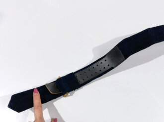 Paradefeldbinde für Angehörige des Diplomatischen Korps. Die Feldbinde selbst ist steif aber sonst in sehr gutem Zustand. Gesamtlänge 109cm