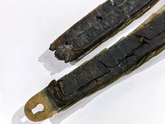 Teile einer Schuppenkette für eine Pickelhaube, Länge 18cm