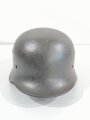 Stahlhelmglocke Wehrmacht Heer Modell 1940. Original lackiertes Stück, anscheinend war der Helm mal überlackiert und wurde gereinigt. Hersteller Q66