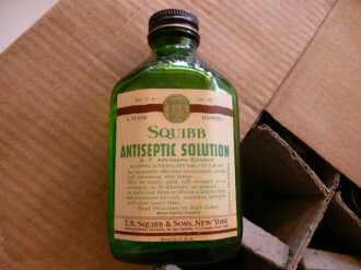 US Army WWII, Mounthwash, "Squibb Antiseptic Solution", unopened bottle, out of the original 1944 dated box, 1 piece