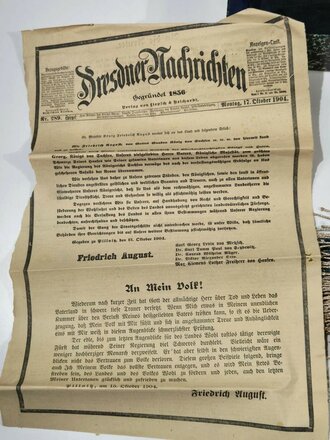 Sachsen, Paradeschärpe für Offiziere. Farbfrisch, in sehr gutem Zustand. Im Aufbewahrungskasten des Hofliferanten "Hast& Uhthoff Dresden"  In der Schachtel beiliegend wohl Trauerarmbinde