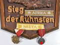 Fallschirmjäger, Erinnerungstafel eines Angehörigen. Bis auf die Ostmedaille alle Orden mehr oder weniger entnazifiziert, alles aufgeklebt, Höhe der Holzplatte 44cm